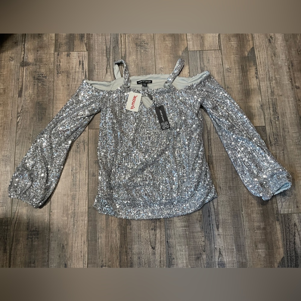 NWT Cable and Gauge women’s silver sparkly long sleeved top size small